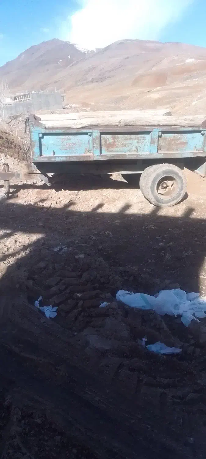 تریلی خرمنکوب و گاوآهن