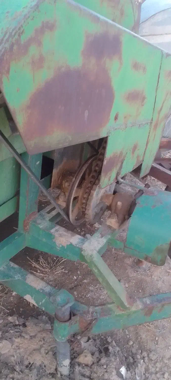 تریلی خرمنکوب و گاوآهن