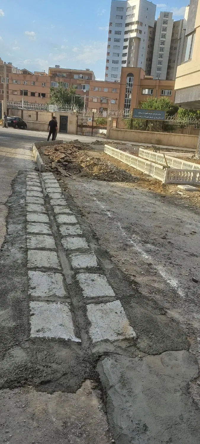 محوطه سازی فنس کشی و سنگ فرش باغ و ویلا